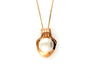 18K Yellow Gold Freshwater Pearl Heart Pendant