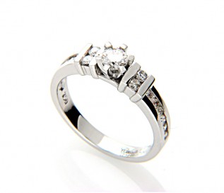 18k White Gold 0.74ct Diamond Engagement Ring