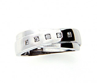 9k White Gold Diamond Crossover Ring