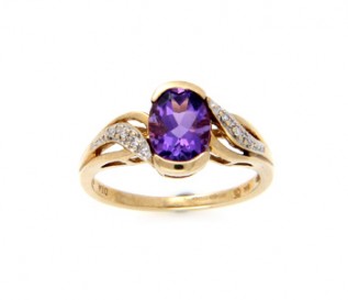 9ct Yellow Gold Amethyst Ring with 0.07ct Diamonds